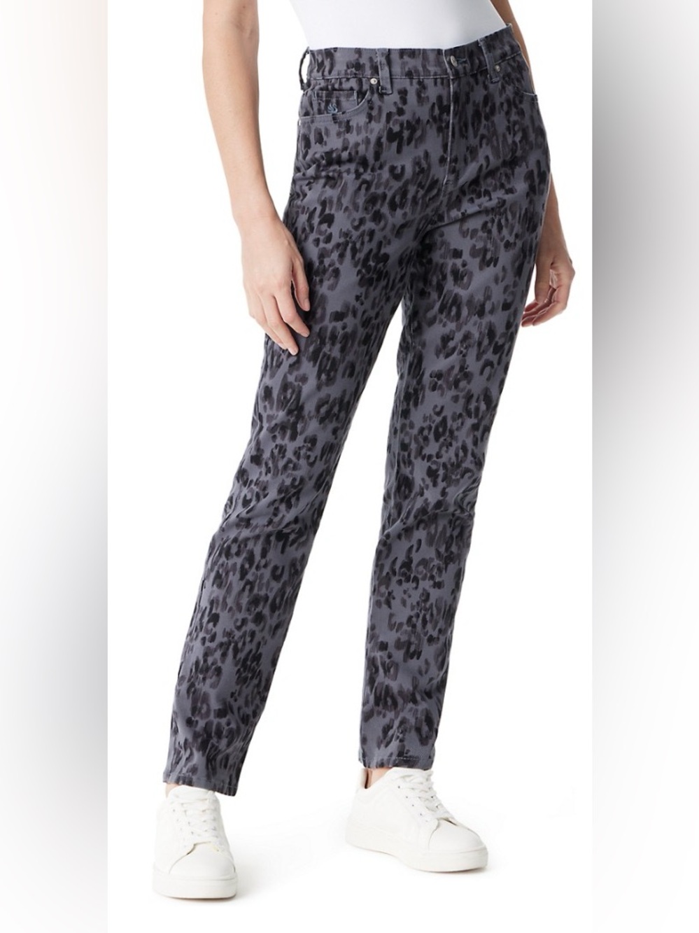 GLORIA VANDERBILT Petite Gray Animal Print Jeans.